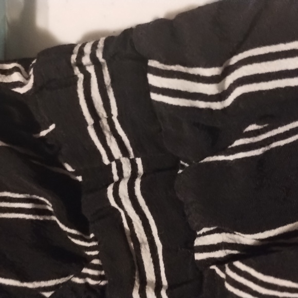 LOFT | Petite Striped Flutter Sleeve stripe with two sides pockets Romper Size S - Picture 14 of 14